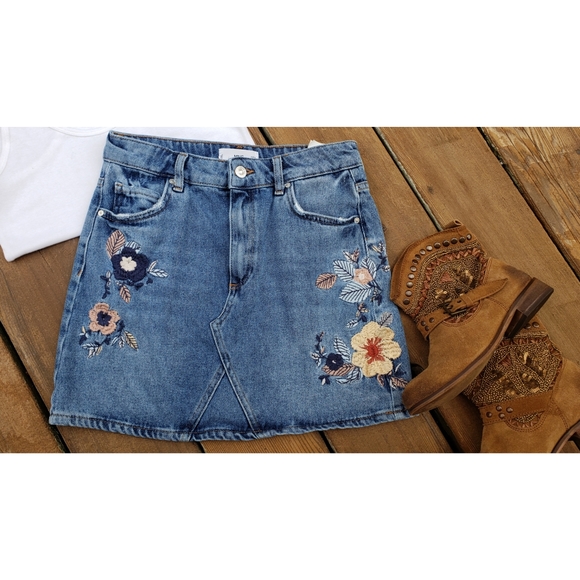 SOLD☆MNG Floral Embroidered Denim Mini Skirt XXS - Picture 2 of 6
